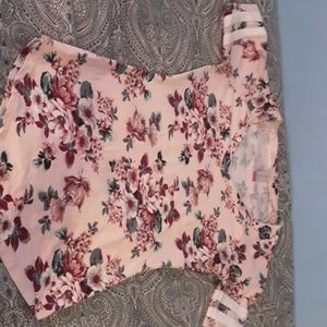 I am selling this shirt .